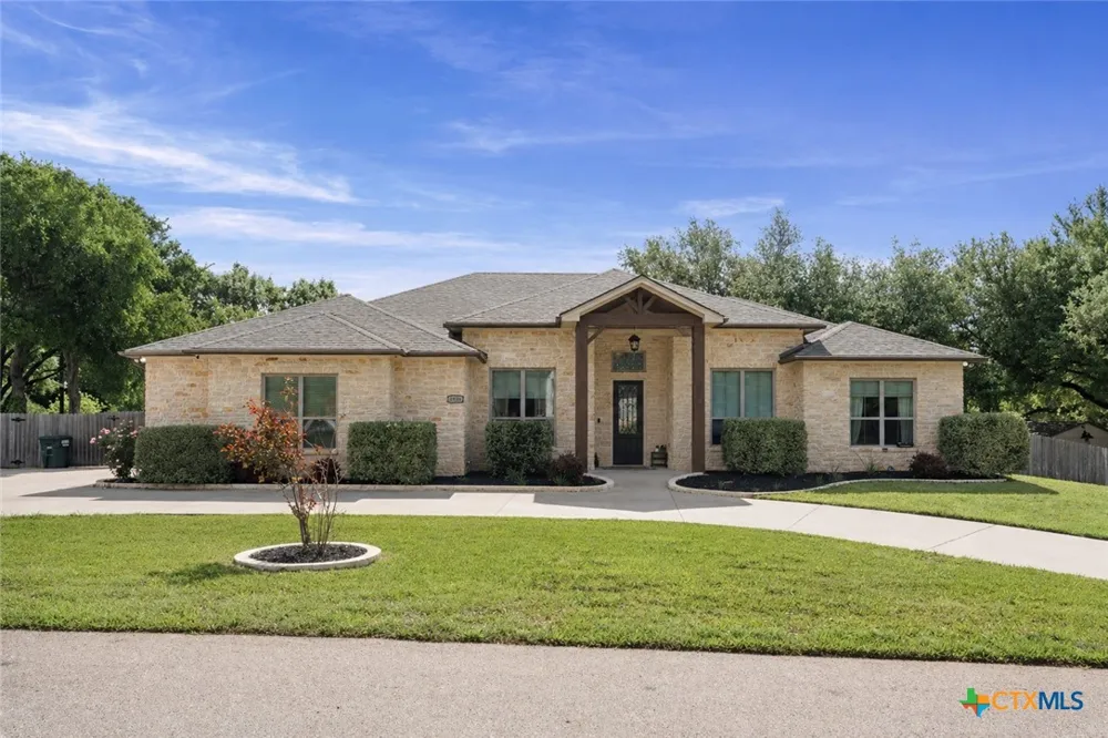 1006 Deer Crossing Salado, TX 76571