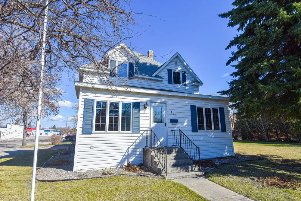 203 E Fletcher Avenue Warren, MN 56762