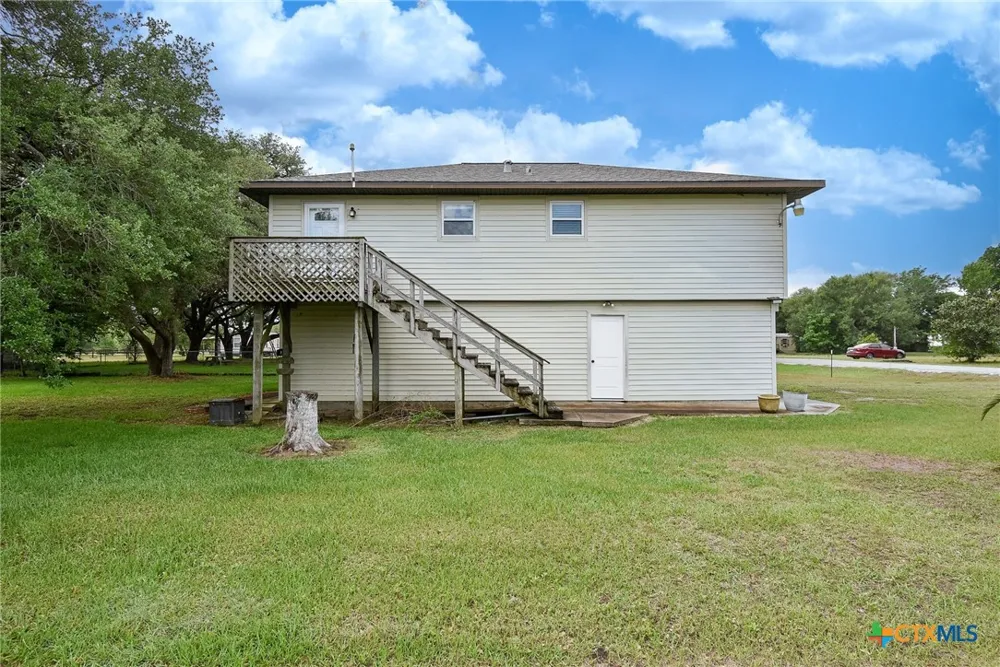 225 Swallow Drive Palacios, TX 77465