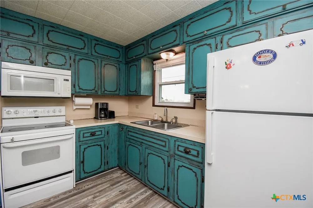 225 Swallow Drive Palacios, TX 77465