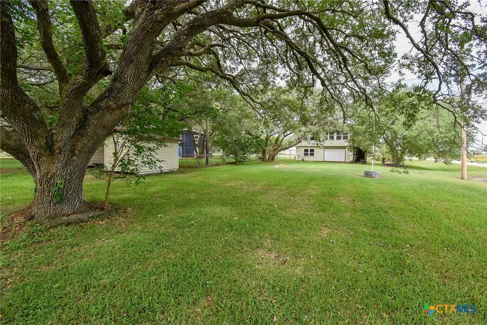 225 Swallow Drive Palacios, TX 77465