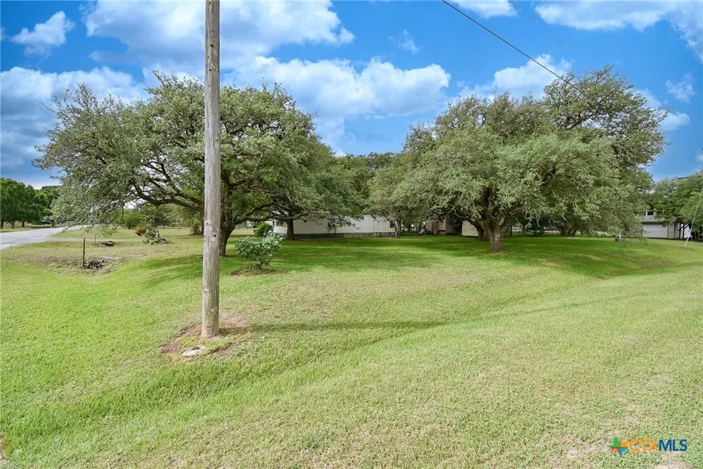 225 Swallow Drive Palacios, TX 77465