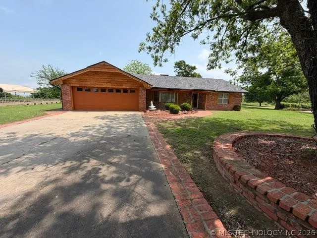 202 Sooner Holdenville, OK 74848