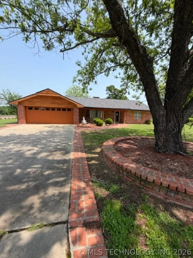 202 Sooner Holdenville, OK 74848