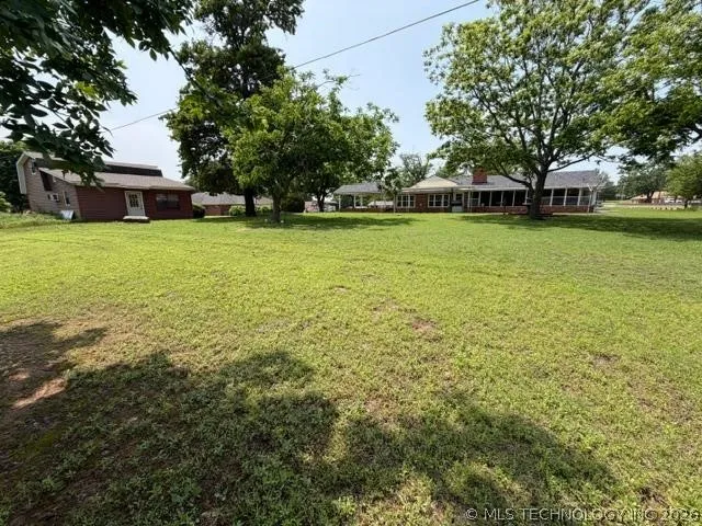 202 Sooner Holdenville, OK 74848