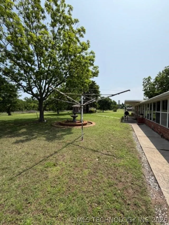202 Sooner Holdenville, OK 74848