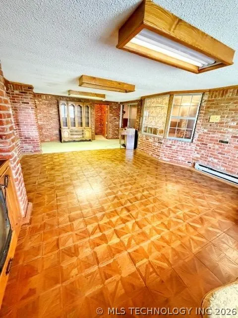 202 Sooner Holdenville, OK 74848