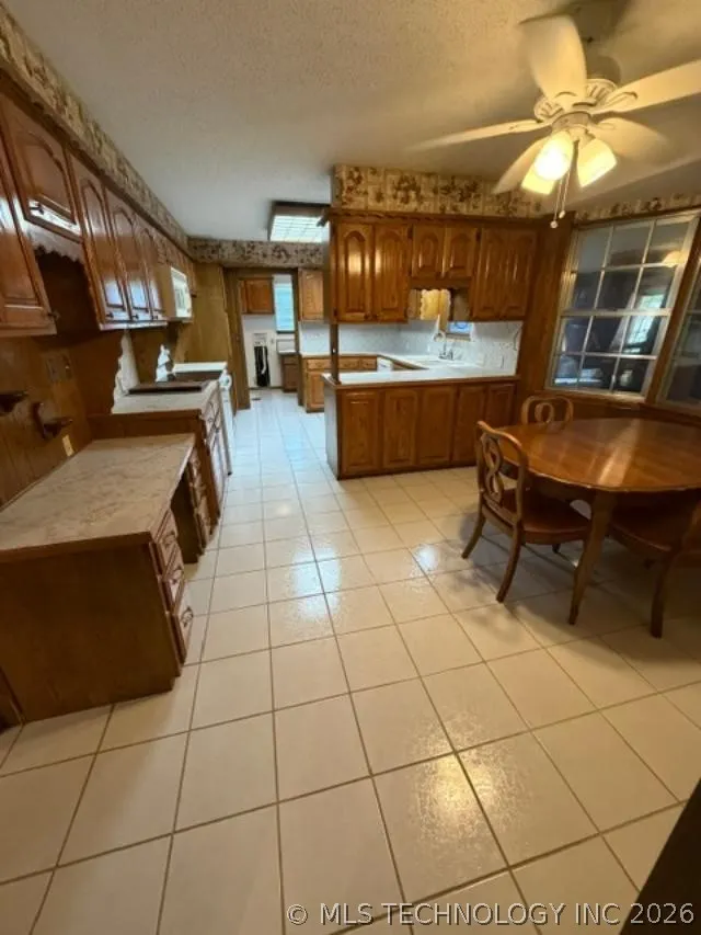 202 Sooner Holdenville, OK 74848