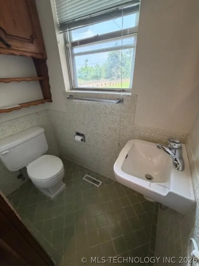 202 Sooner Holdenville, OK 74848