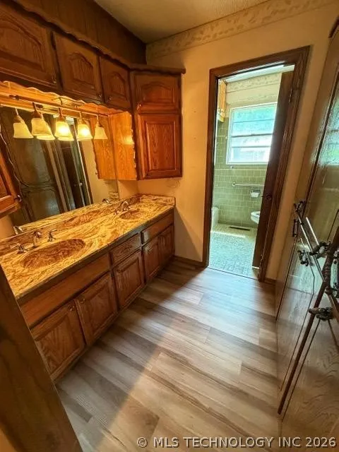 202 Sooner Holdenville, OK 74848