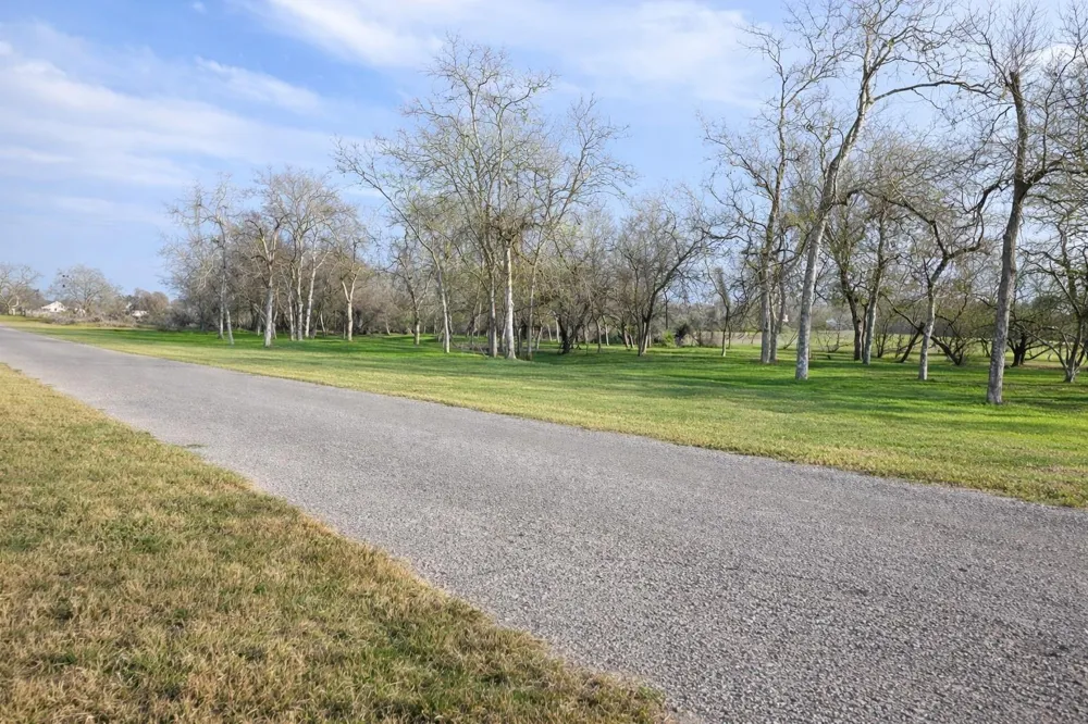 1655 County Road 412 Stockdale, TX 78160