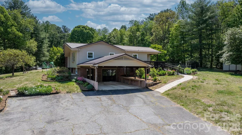 2113 White Pine Drive Granite Falls, NC 28638
