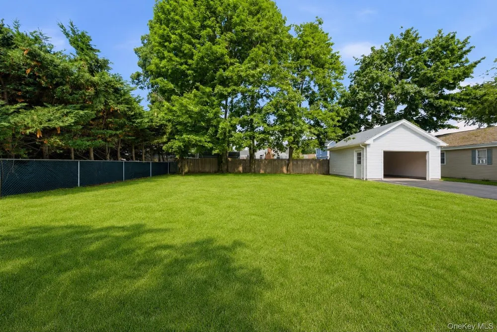 136 Udall Road West Islip, NY 11795