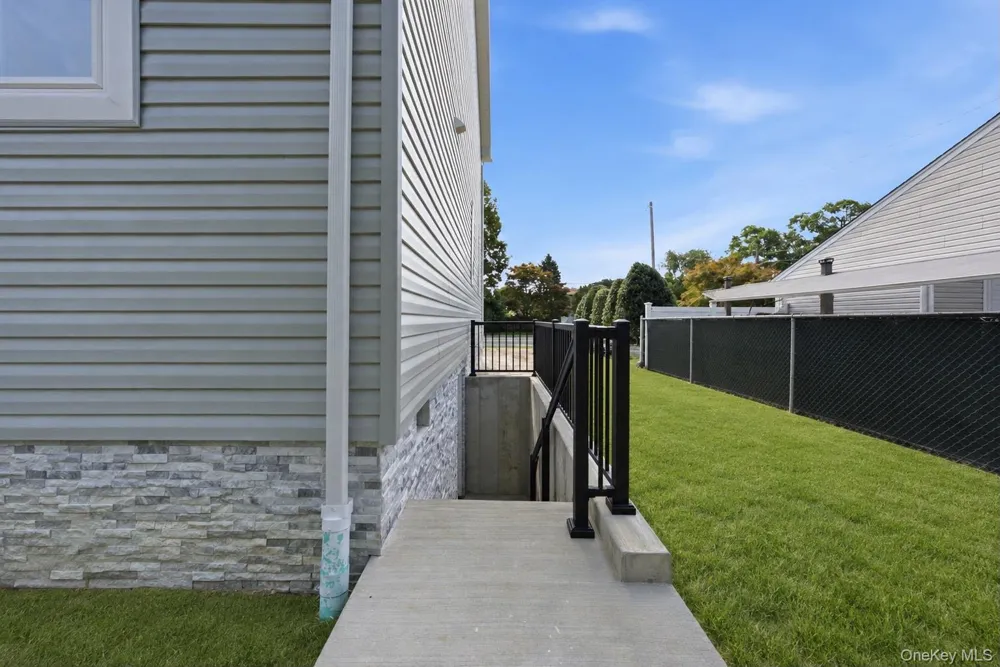 136 Udall Road West Islip, NY 11795
