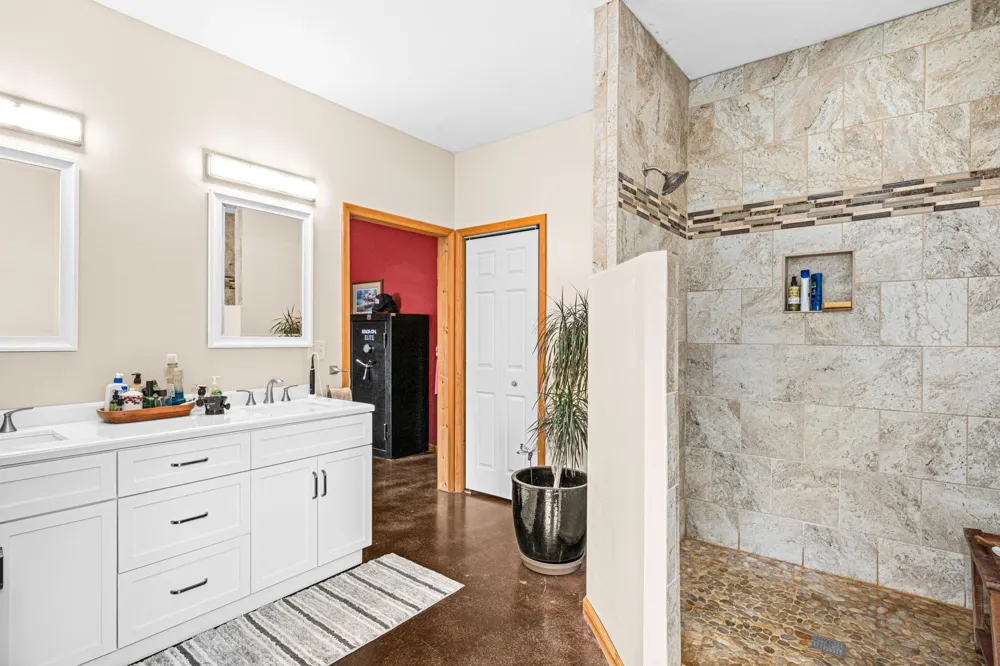4598 McAlpine Spur Road Two Harbors, MN 55616