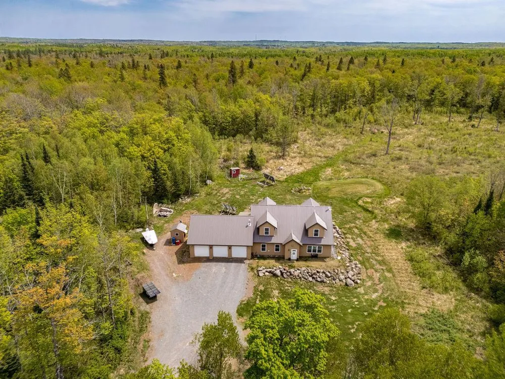 4598 McAlpine Spur Road Two Harbors, MN 55616