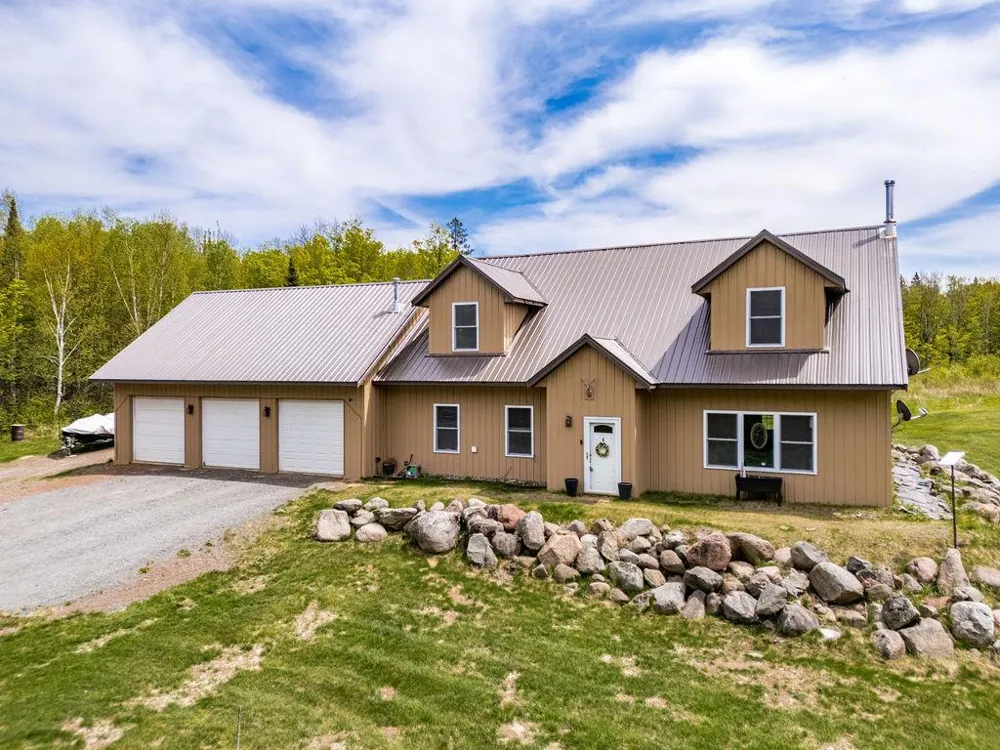 4598 McAlpine Spur Road Two Harbors, MN 55616