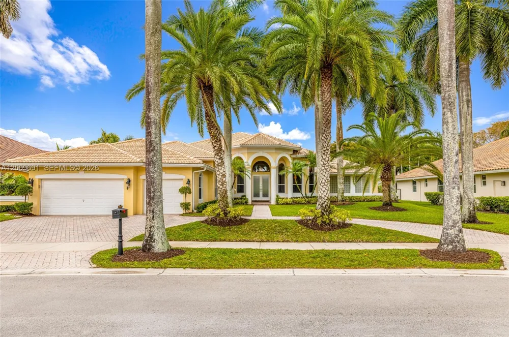 2477 Poinciana Dr Weston, FL 33327