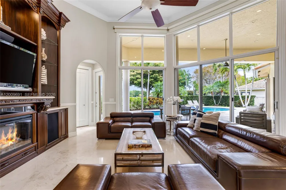 2477 Poinciana Dr Weston, FL 33327