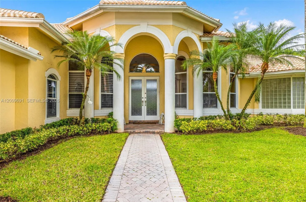 2477 Poinciana Dr Weston, FL 33327