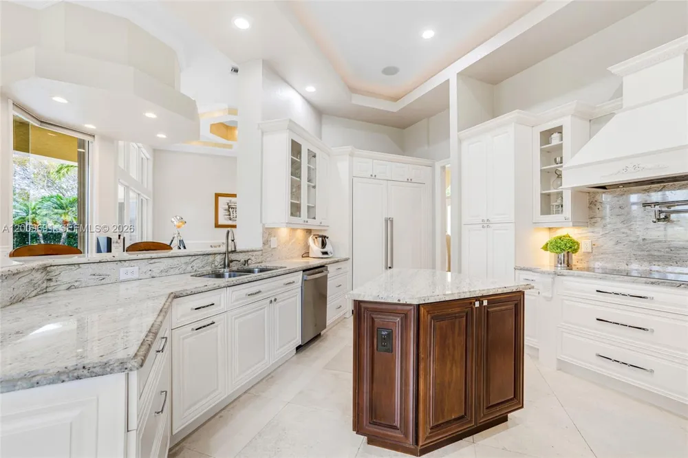 2477 Poinciana Dr Weston, FL 33327