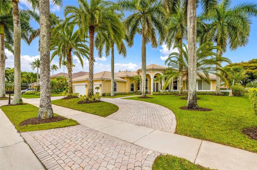 2477 Poinciana Dr Weston, FL 33327