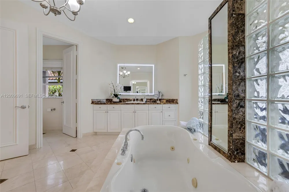 2477 Poinciana Dr Weston, FL 33327