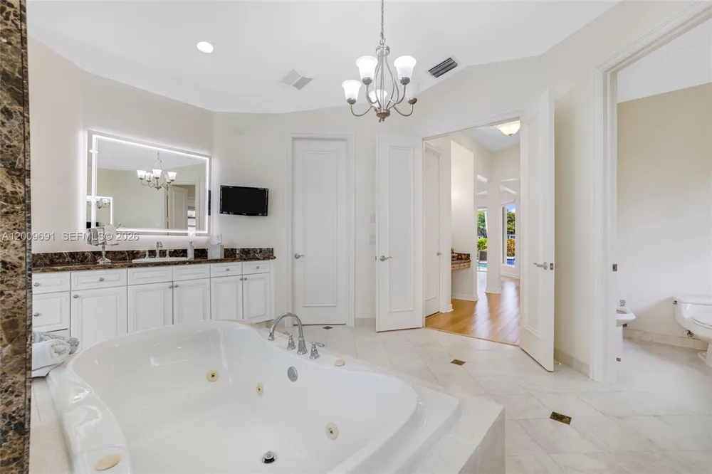 2477 Poinciana Dr Weston, FL 33327