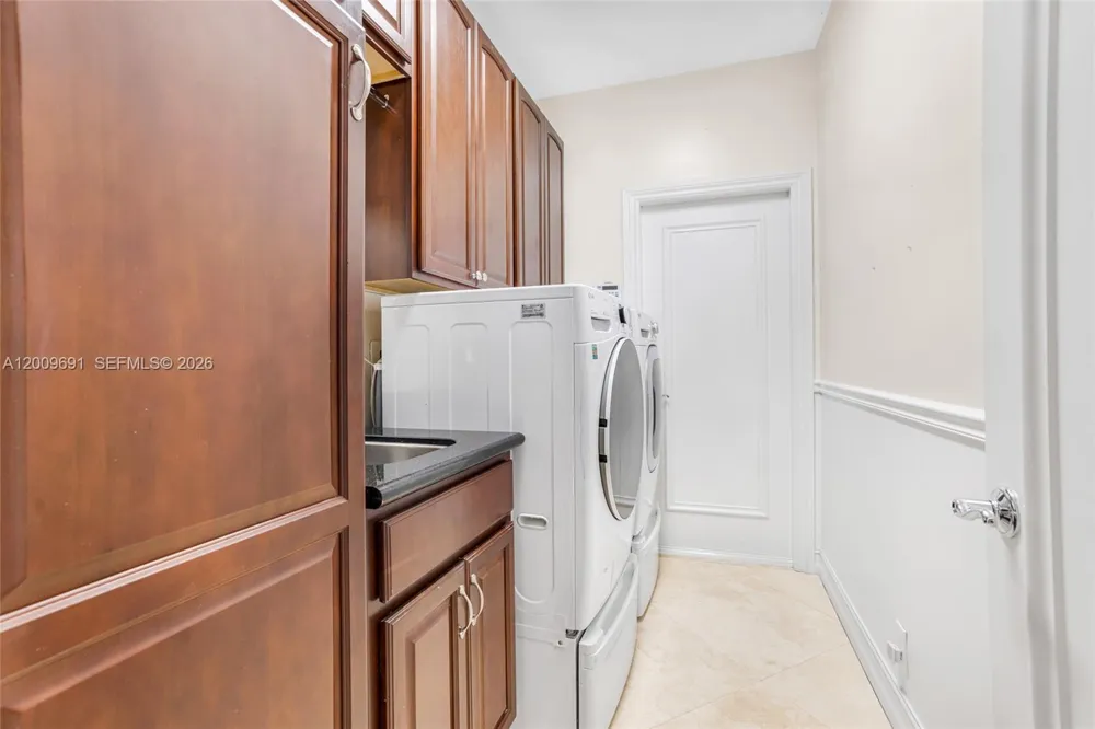 2477 Poinciana Dr Weston, FL 33327