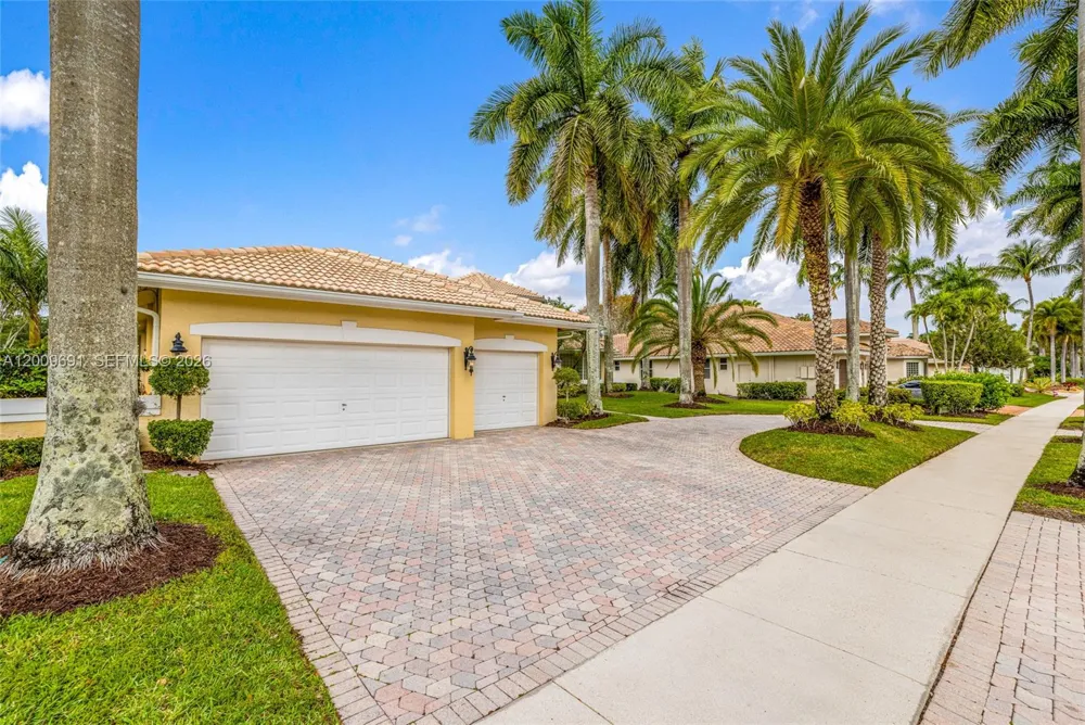 2477 Poinciana Dr Weston, FL 33327