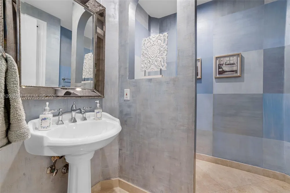 2477 Poinciana Dr Weston, FL 33327