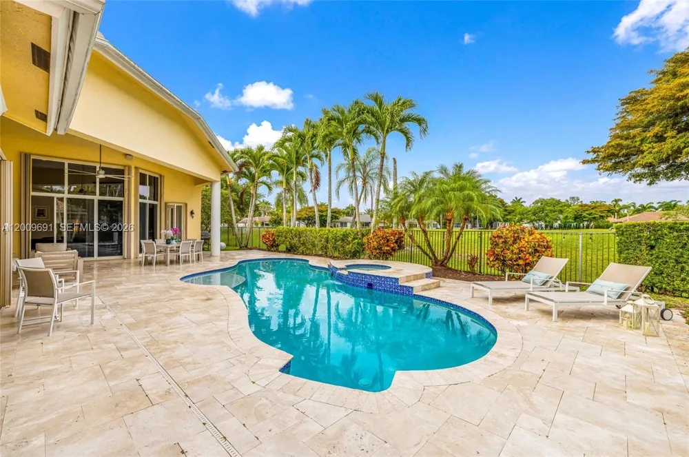 2477 Poinciana Dr Weston, FL 33327