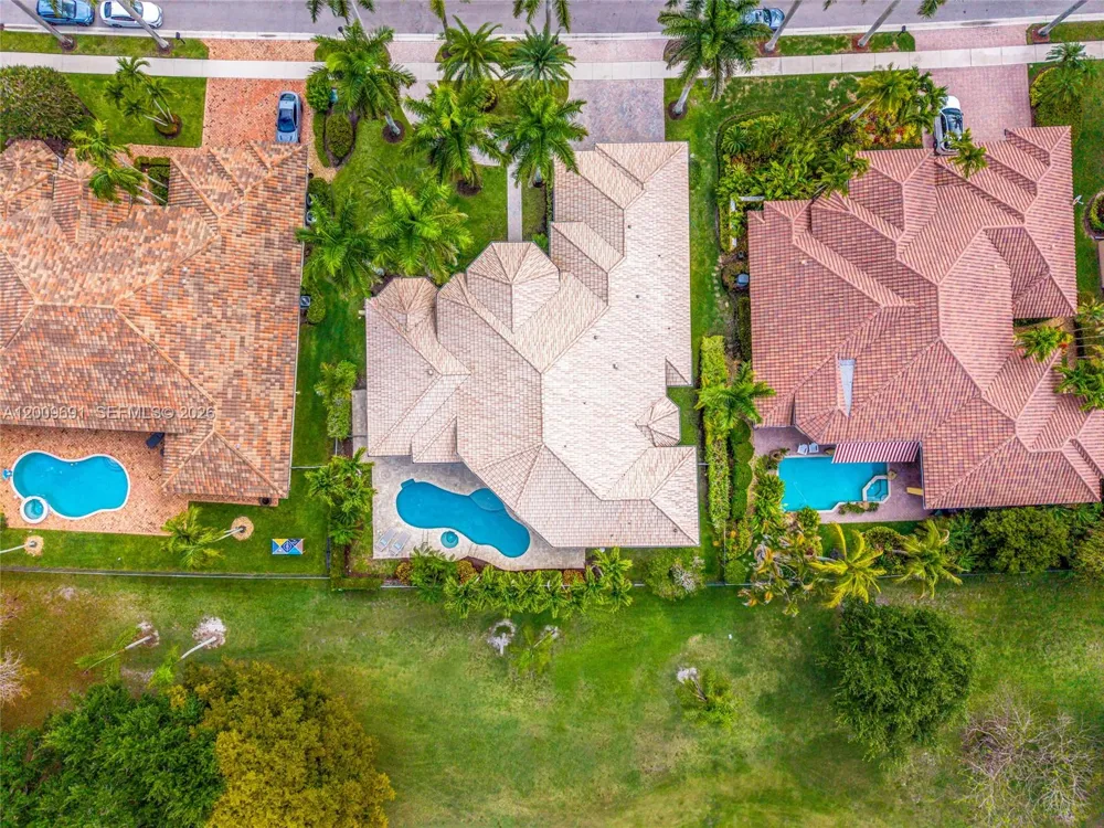 2477 Poinciana Dr Weston, FL 33327