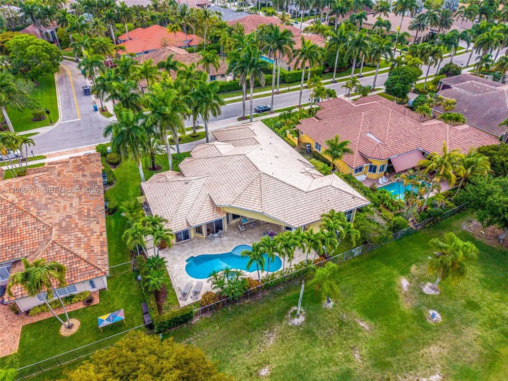 2477 Poinciana Dr Weston, FL 33327