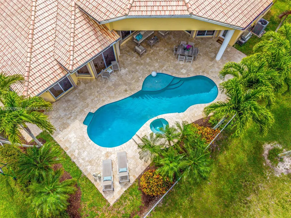 2477 Poinciana Dr Weston, FL 33327