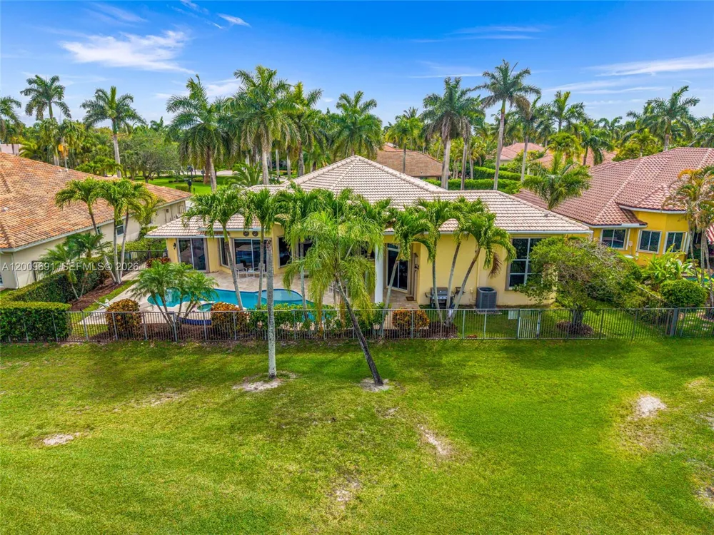 2477 Poinciana Dr Weston, FL 33327