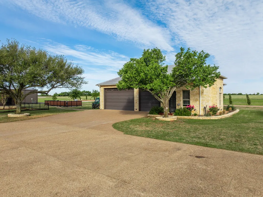 887 Hcr. 3110 Abbott, TX 76621