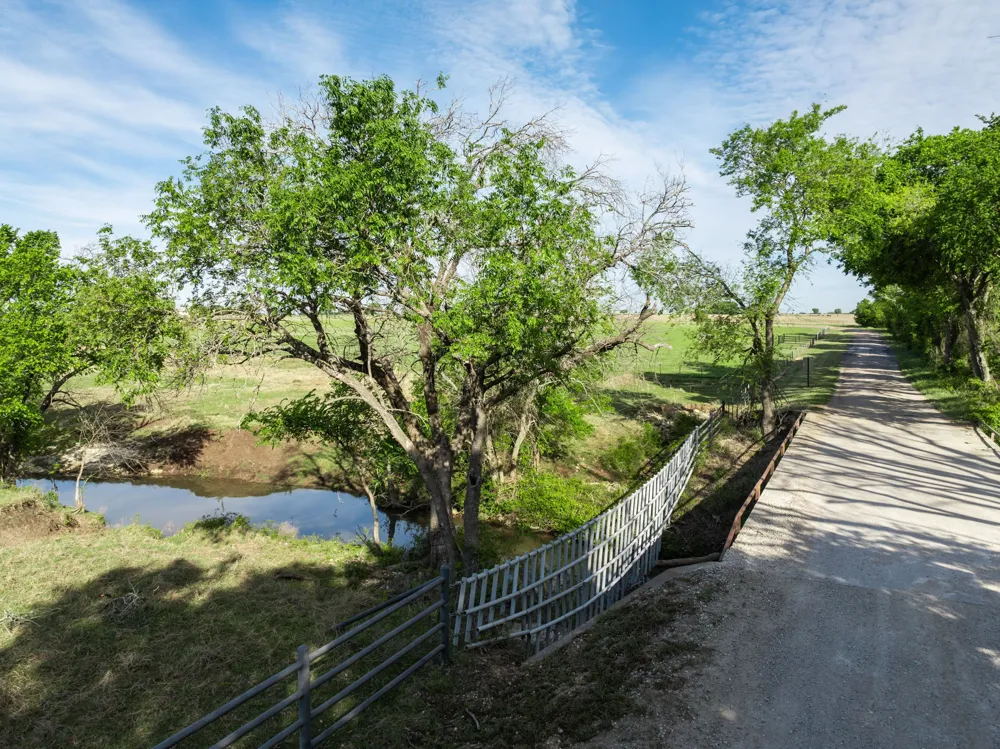887 Hcr. 3110 Abbott, TX 76621