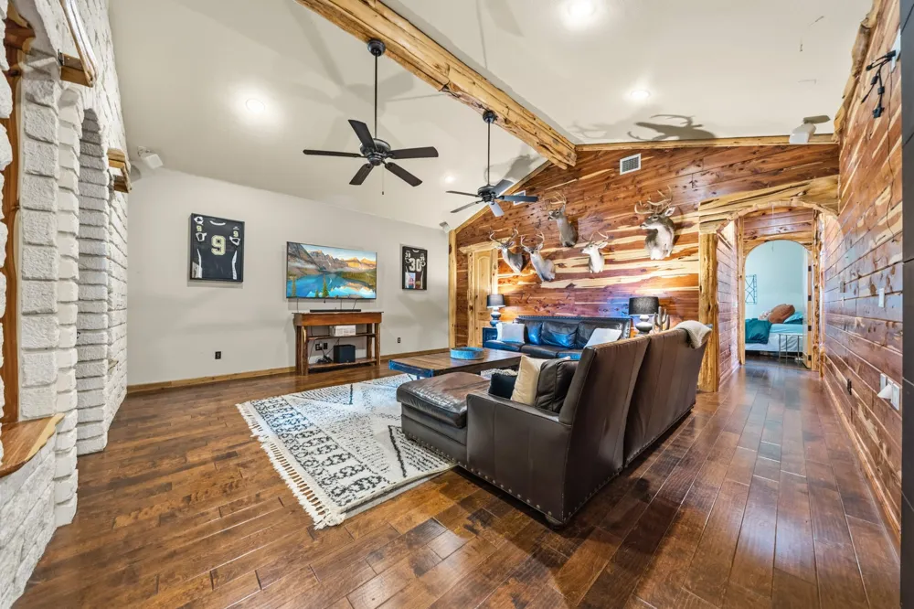 887 Hcr. 3110 Abbott, TX 76621