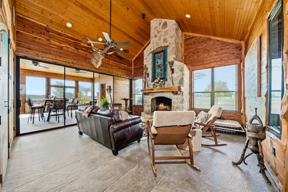 887 Hcr. 3110 Abbott, TX 76621