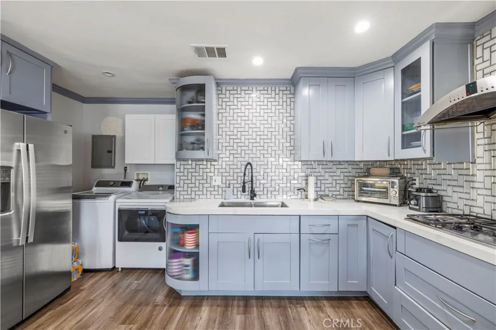 14143 Terra Bella Pacoima, CA 91331