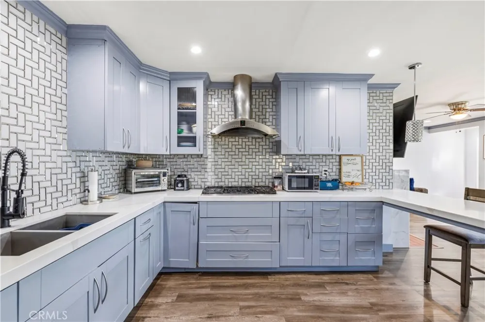 14143 Terra Bella Pacoima, CA 91331