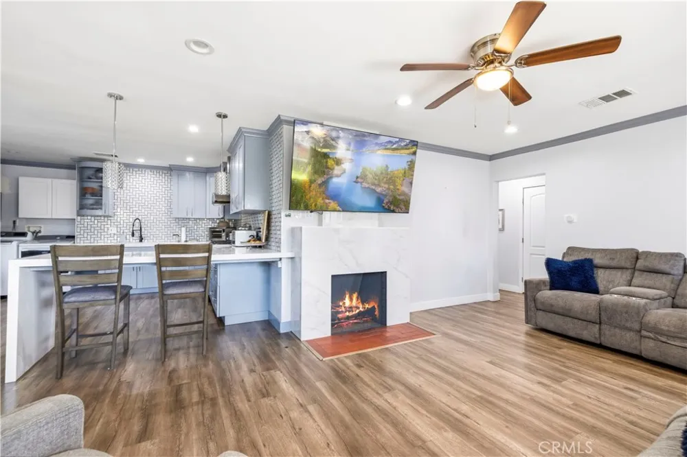 14143 Terra Bella Pacoima, CA 91331