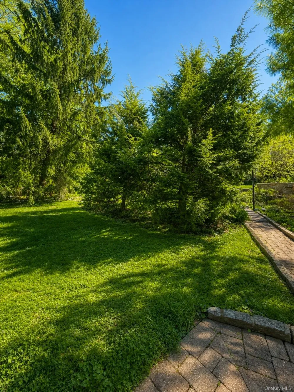 17 Sherwood Road Cortlandt Manor, NY 10567