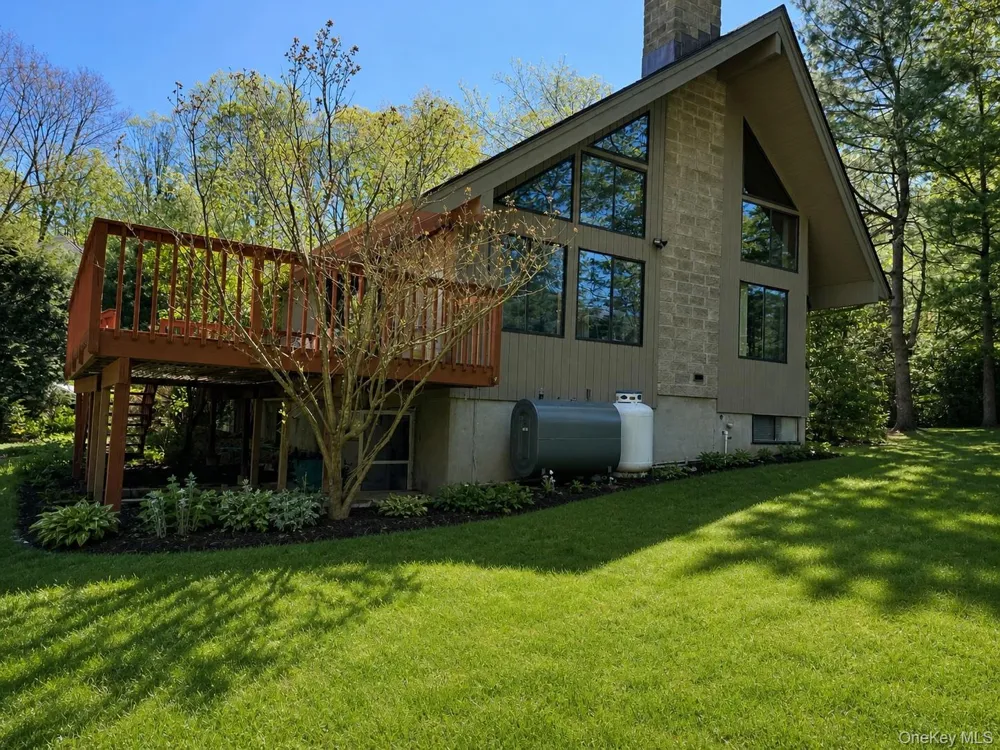 17 Sherwood Road Cortlandt Manor, NY 10567