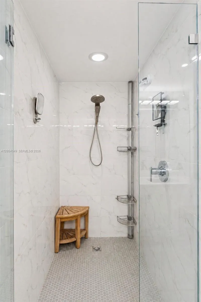16385 Biscayne Blvd #3001 North Miami Beach, FL 33160