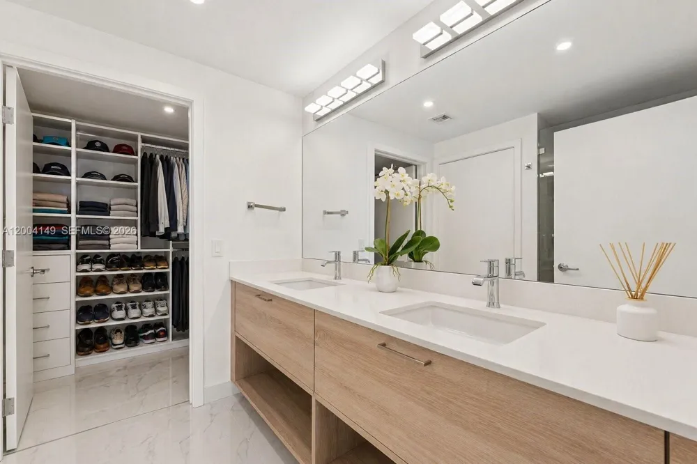 16385 Biscayne Blvd #3001 North Miami Beach, FL 33160