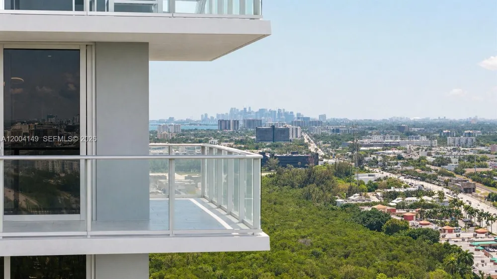 16385 Biscayne Blvd #3001 North Miami Beach, FL 33160