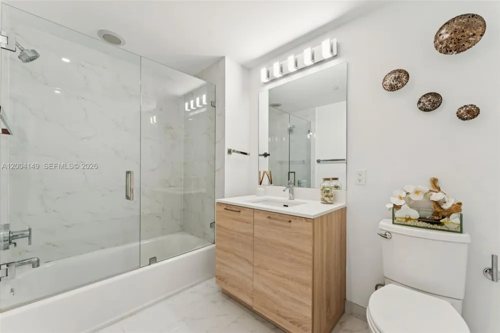 16385 Biscayne Blvd #3001 North Miami Beach, FL 33160
