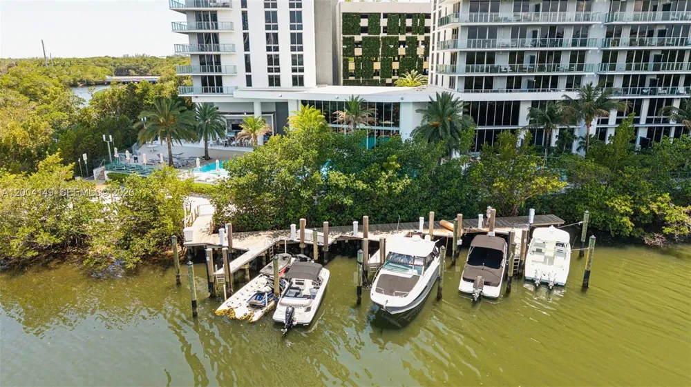 16385 Biscayne Blvd #3001 North Miami Beach, FL 33160